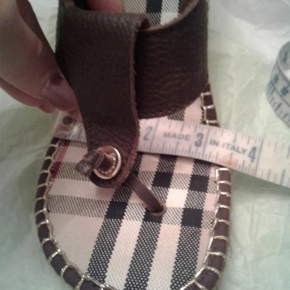 👡 Burberry Signature Nova Check Wedge Sandals 👡 - Picture 8 of 8